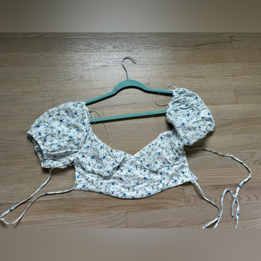 Sundays White and Blue Floral Puff Sleeve Crop Blouse - Backless